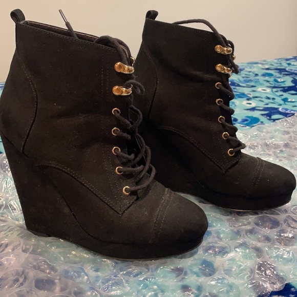 Black & Gold Forever 21 Wedged Booties - Picture 3 of 7